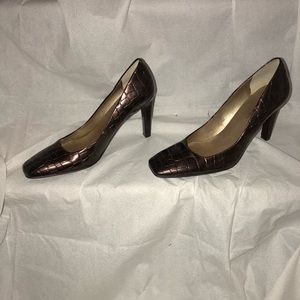Marc Fisher brown snake skin heel size 6